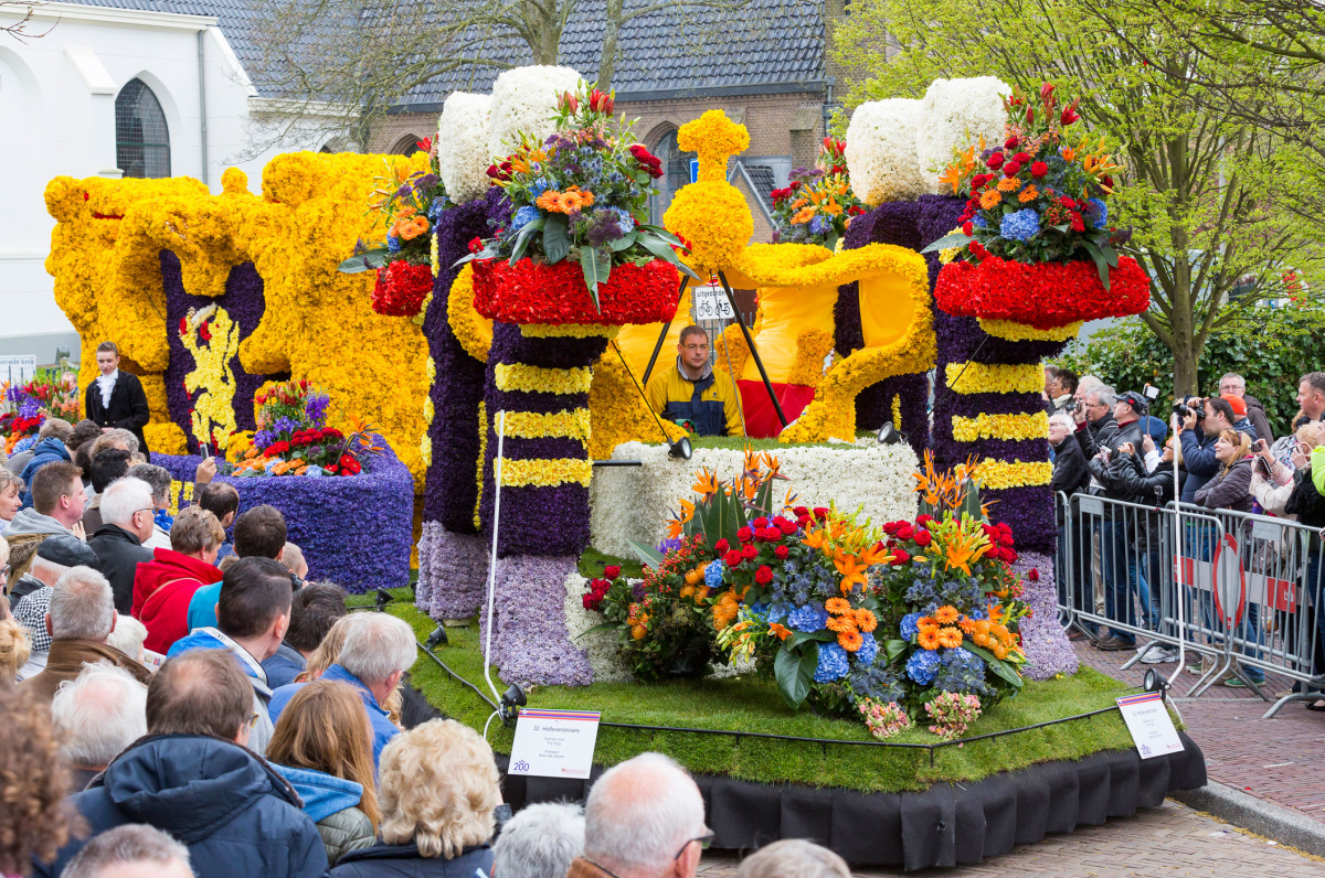 Květinové korzo Bollenstreek – alegorické květinové vozy